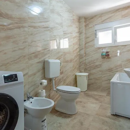 Casa vacanze Lovely In With Wifi