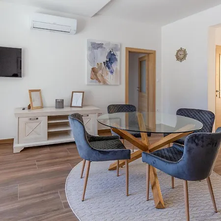 Casa vacanze Lovely In With Wifi Duba