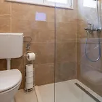 Front In With House Sea View בית נופש *