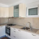 Front In With House Sea View Duba