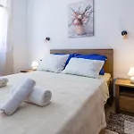 Beach Front Home In Duba With House Sea View