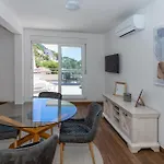 Front In With House Sea View *