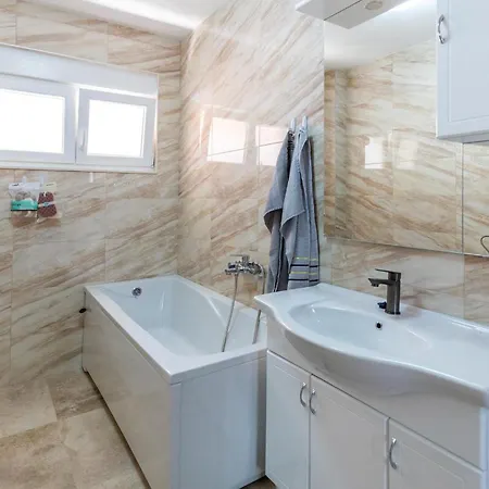 Lovely In With Wifi Holiday home Duba