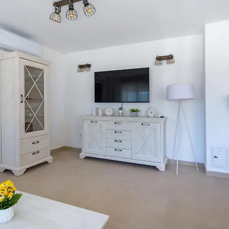 Lovely In With Wifi Holiday home