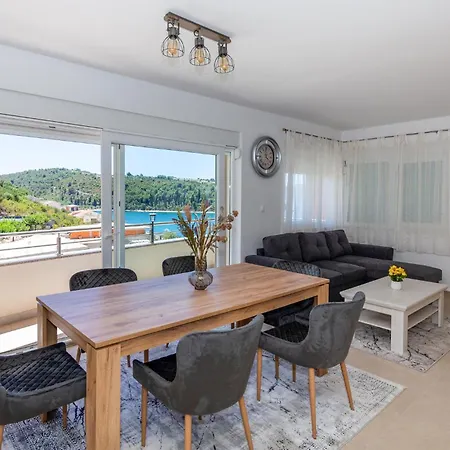 Stunning Home In Duba With House Sea View