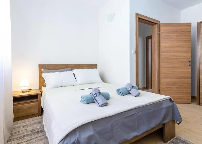 Semesterbostad Lovely In With Wifi Duba