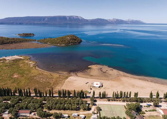 Semesterbostad Lovely In With Wifi Duba